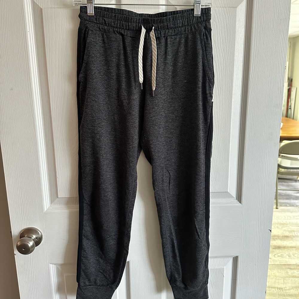 Vuori joggers